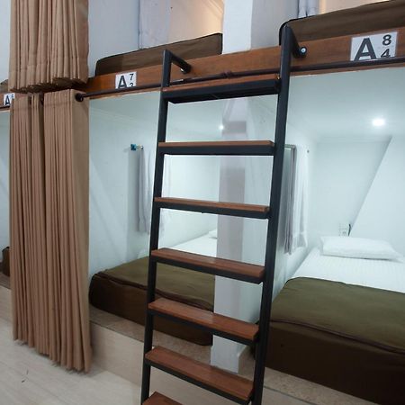 Lucky Hostel Batununggul 외부 사진