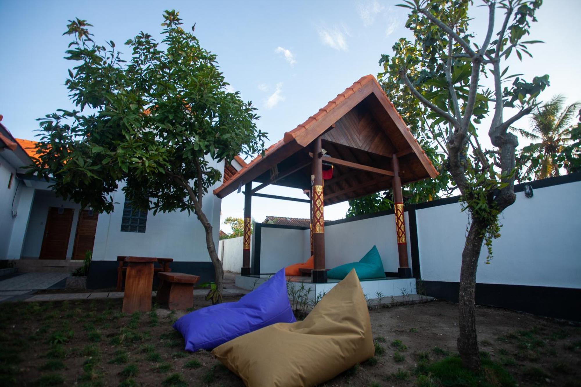 Lucky Hostel Batununggul 외부 사진