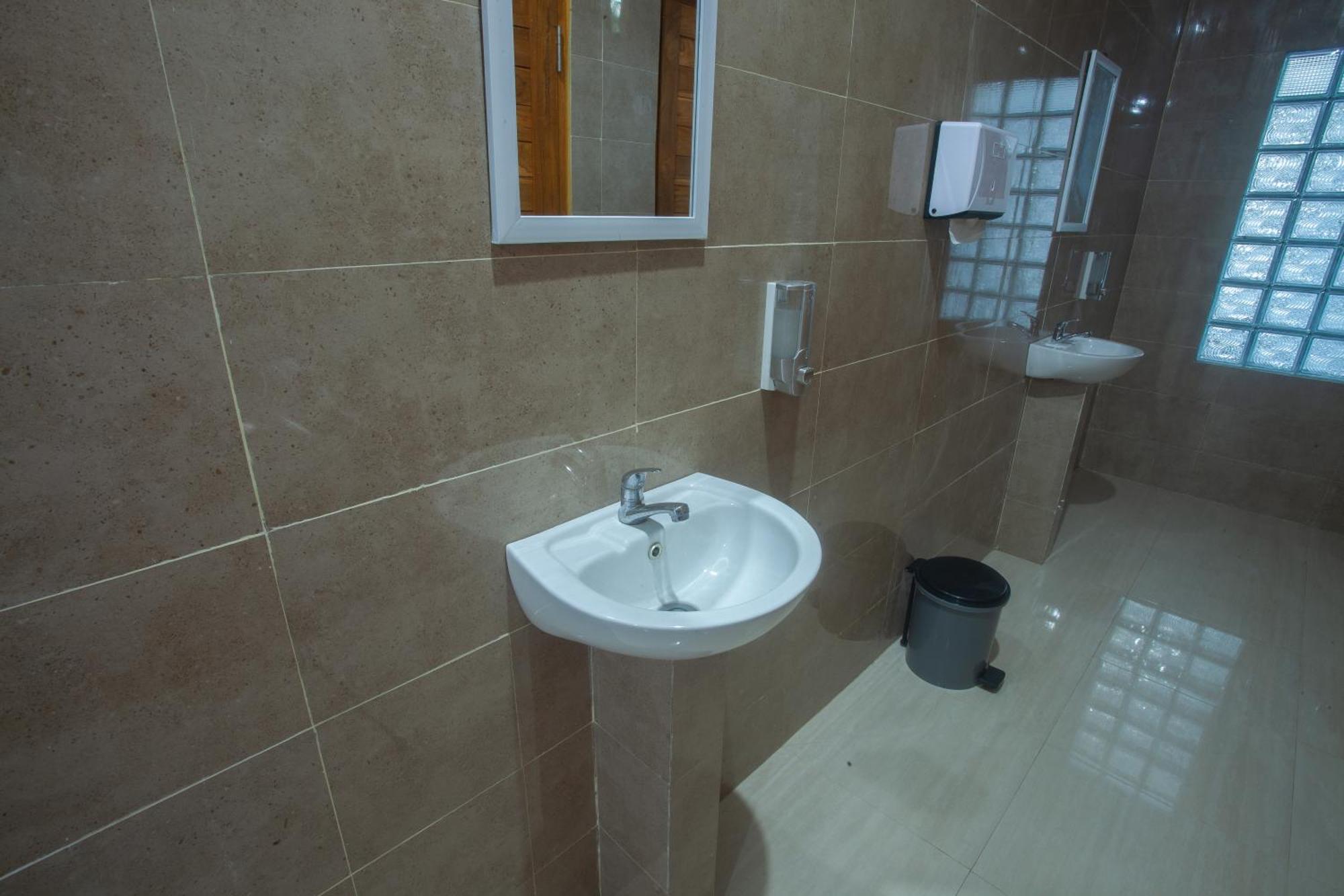 Lucky Hostel Batununggul 외부 사진