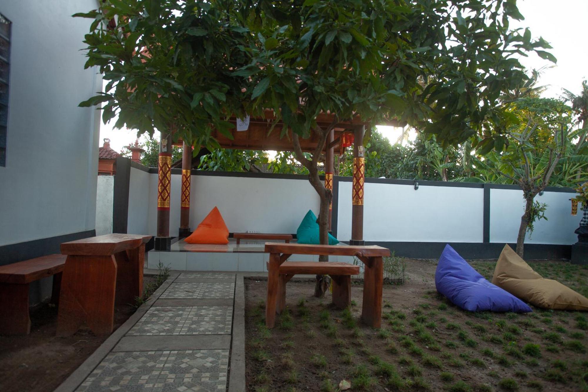 Lucky Hostel Batununggul 외부 사진
