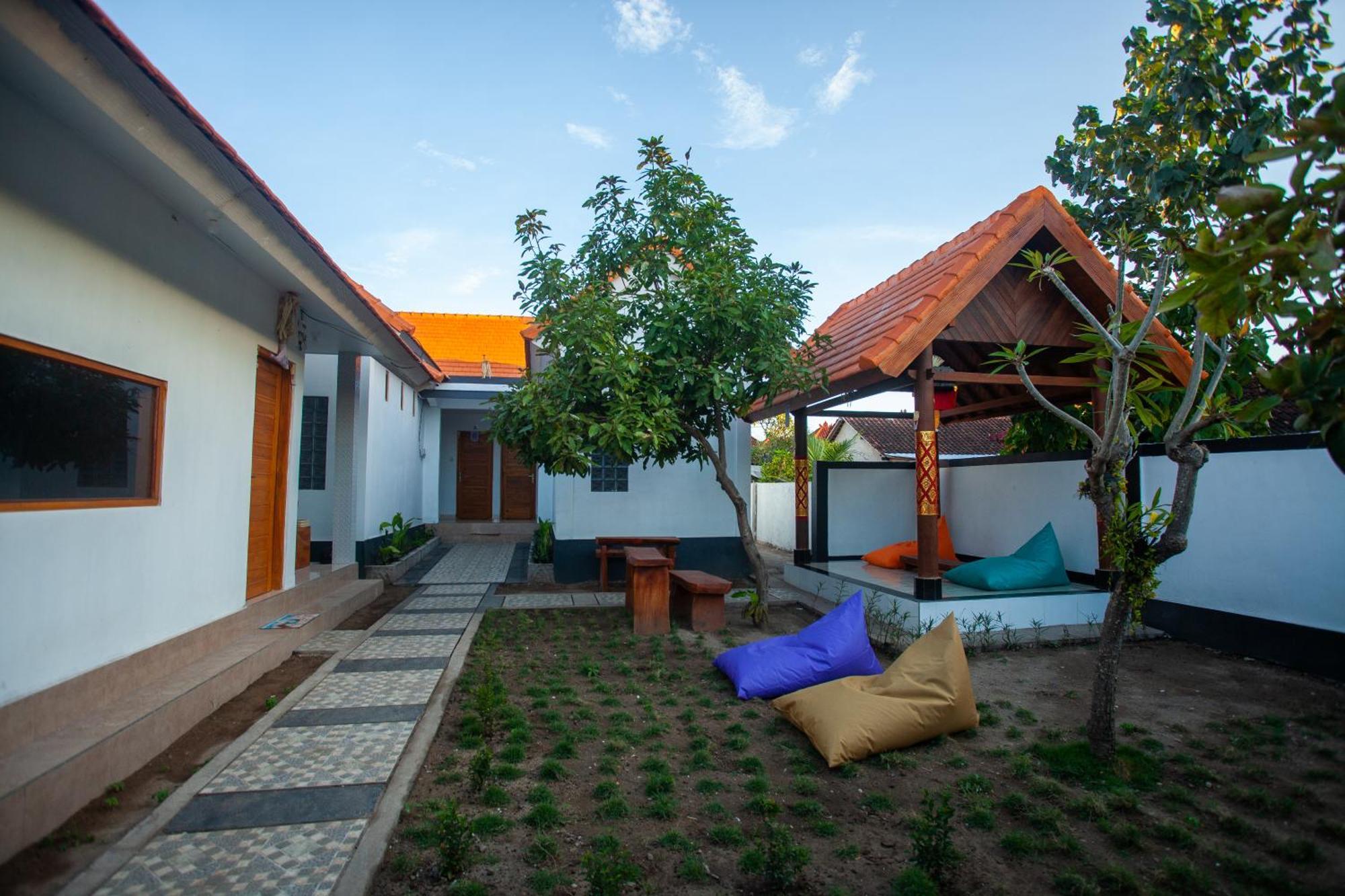 Lucky Hostel Batununggul 외부 사진