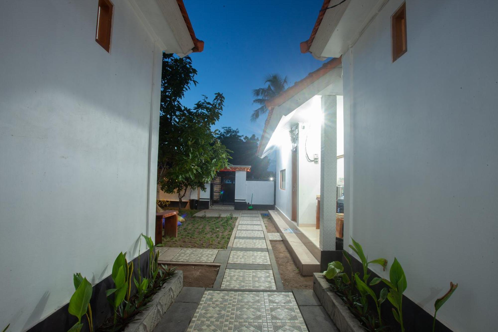 Lucky Hostel Batununggul 외부 사진