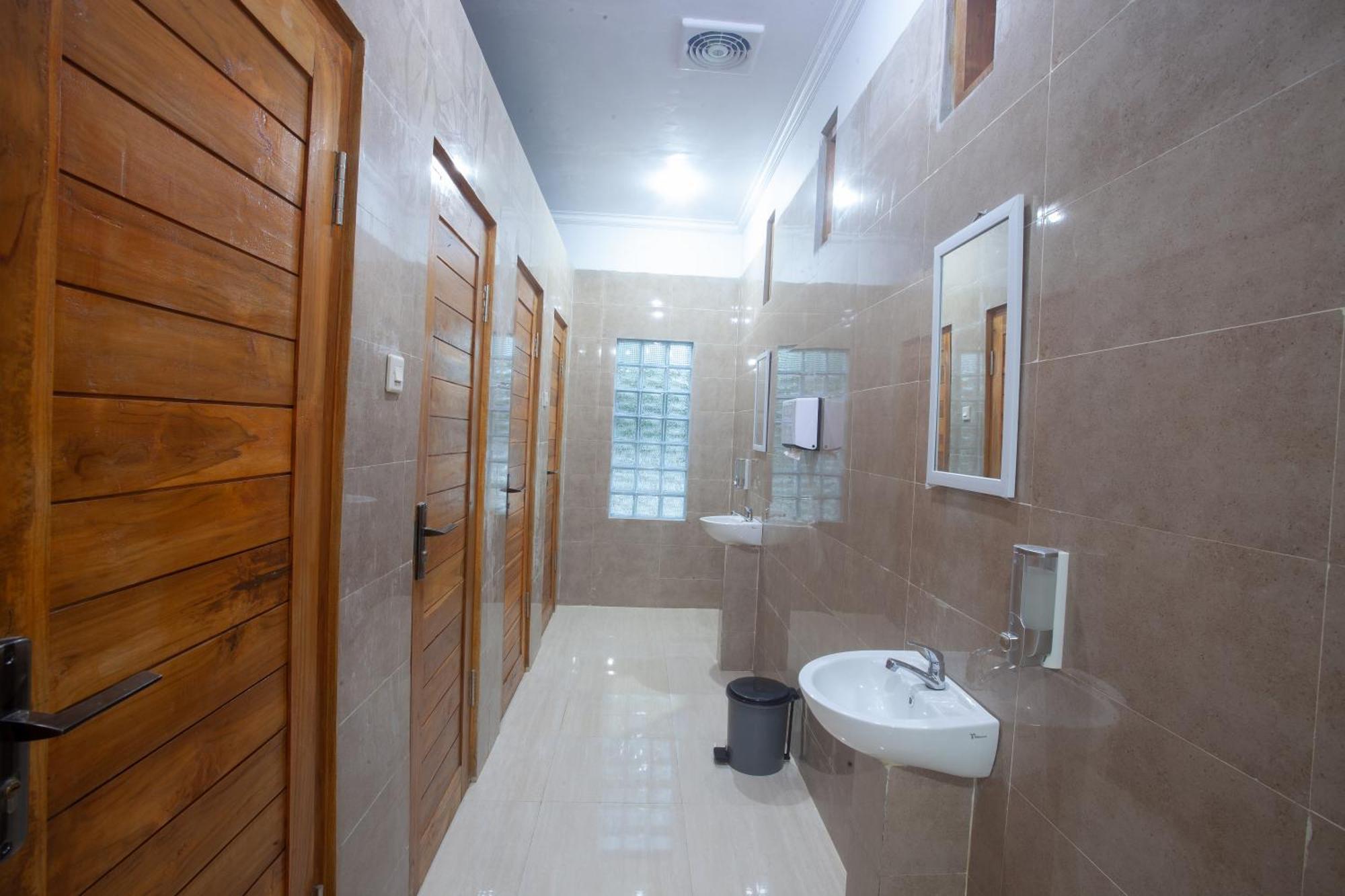 Lucky Hostel Batununggul 외부 사진