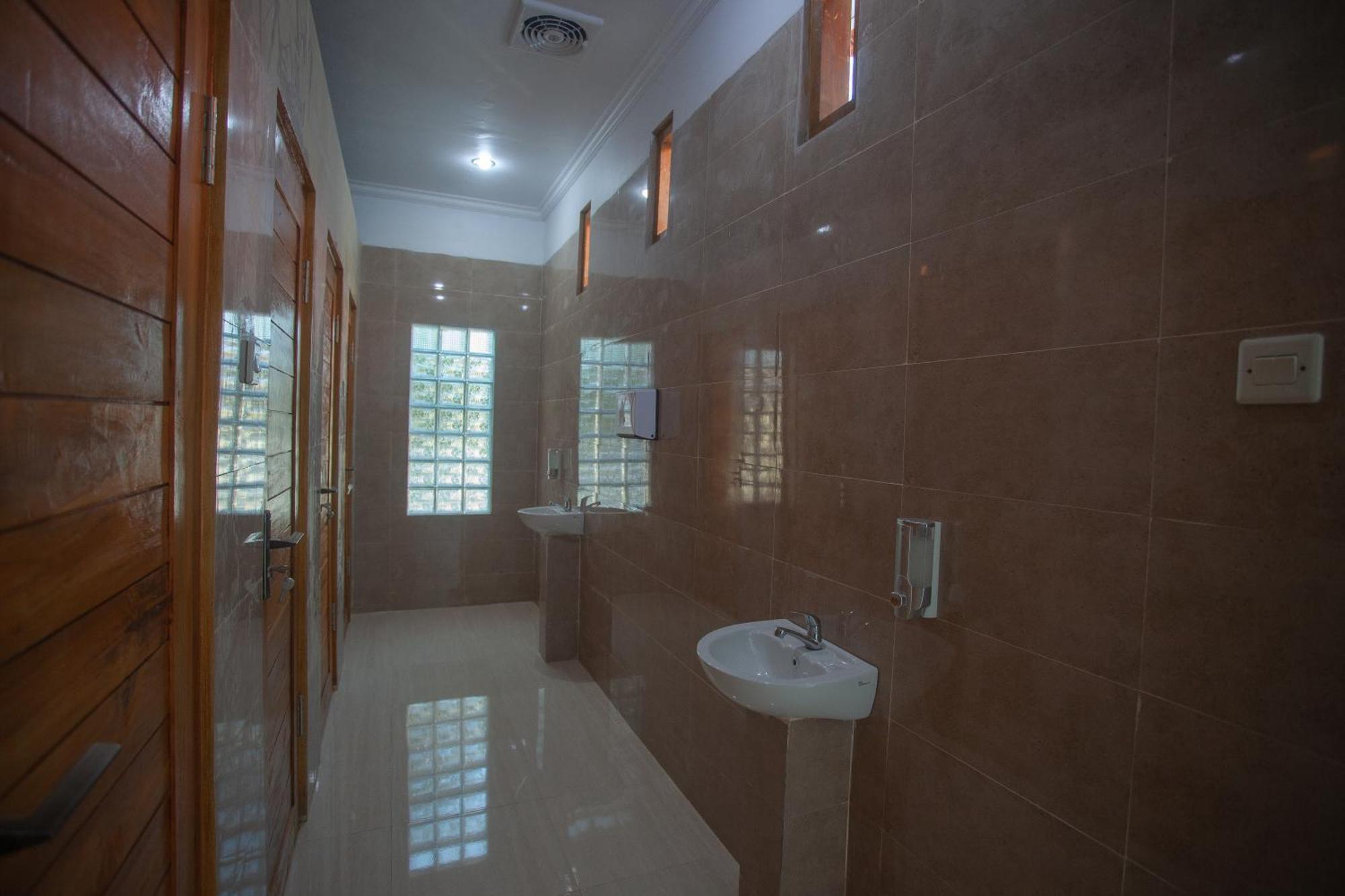 Lucky Hostel Batununggul 외부 사진