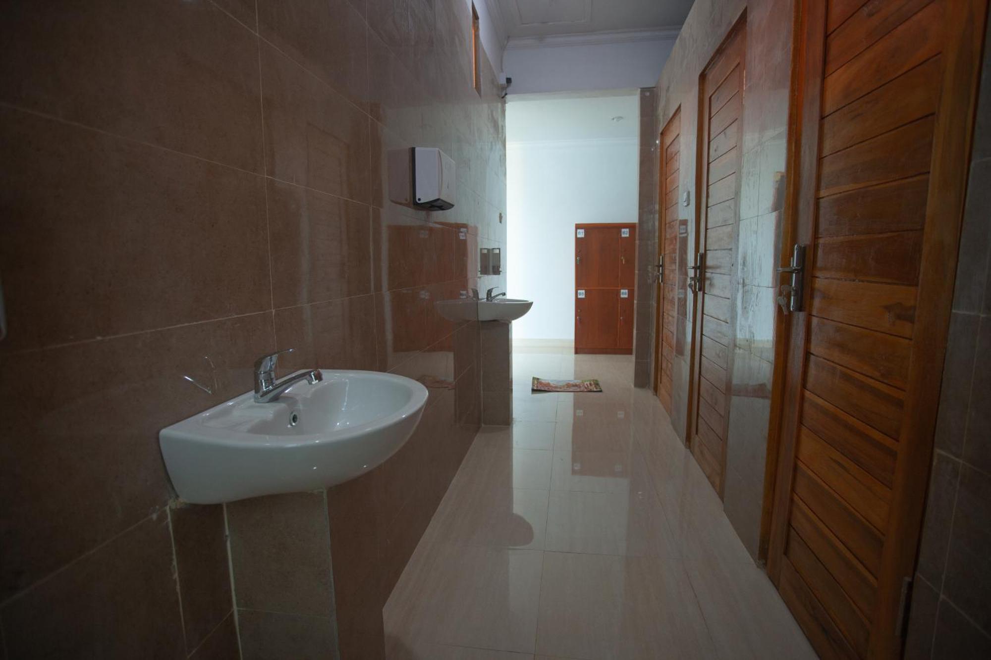 Lucky Hostel Batununggul 외부 사진
