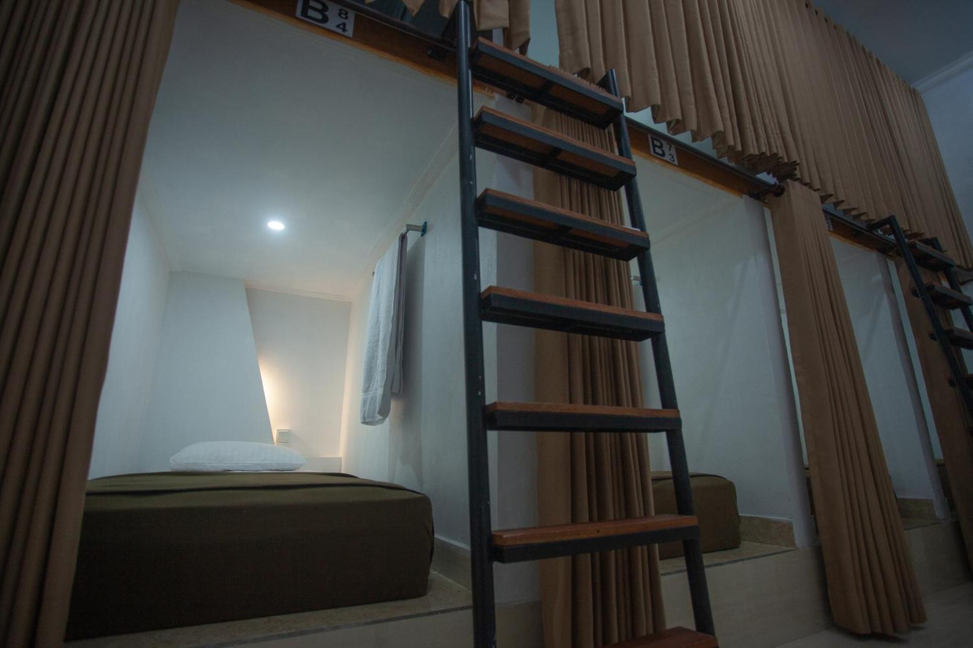 Lucky Hostel Batununggul 외부 사진