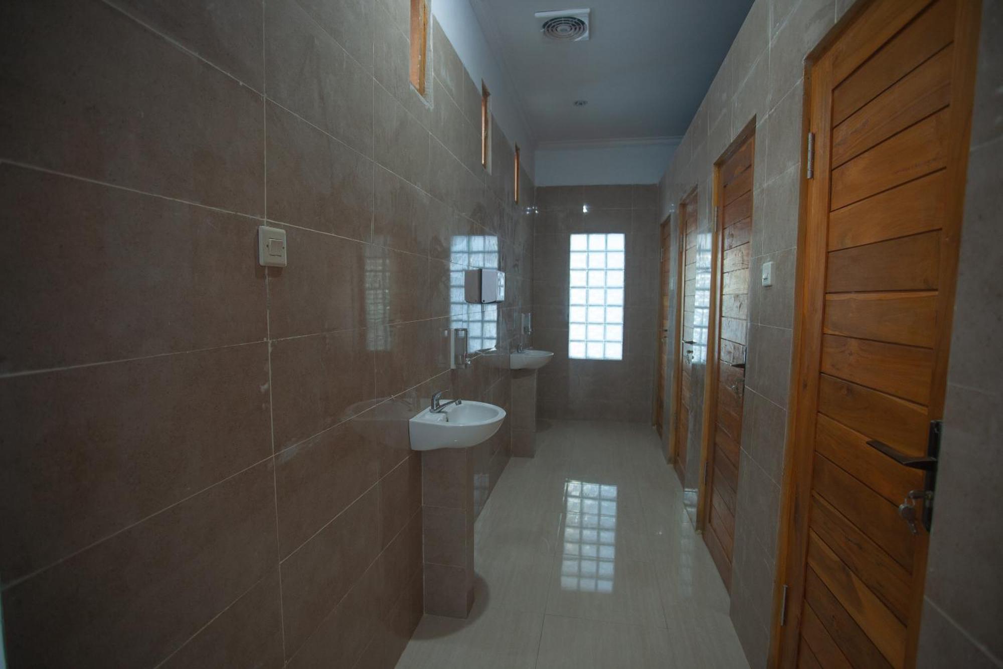 Lucky Hostel Batununggul 외부 사진