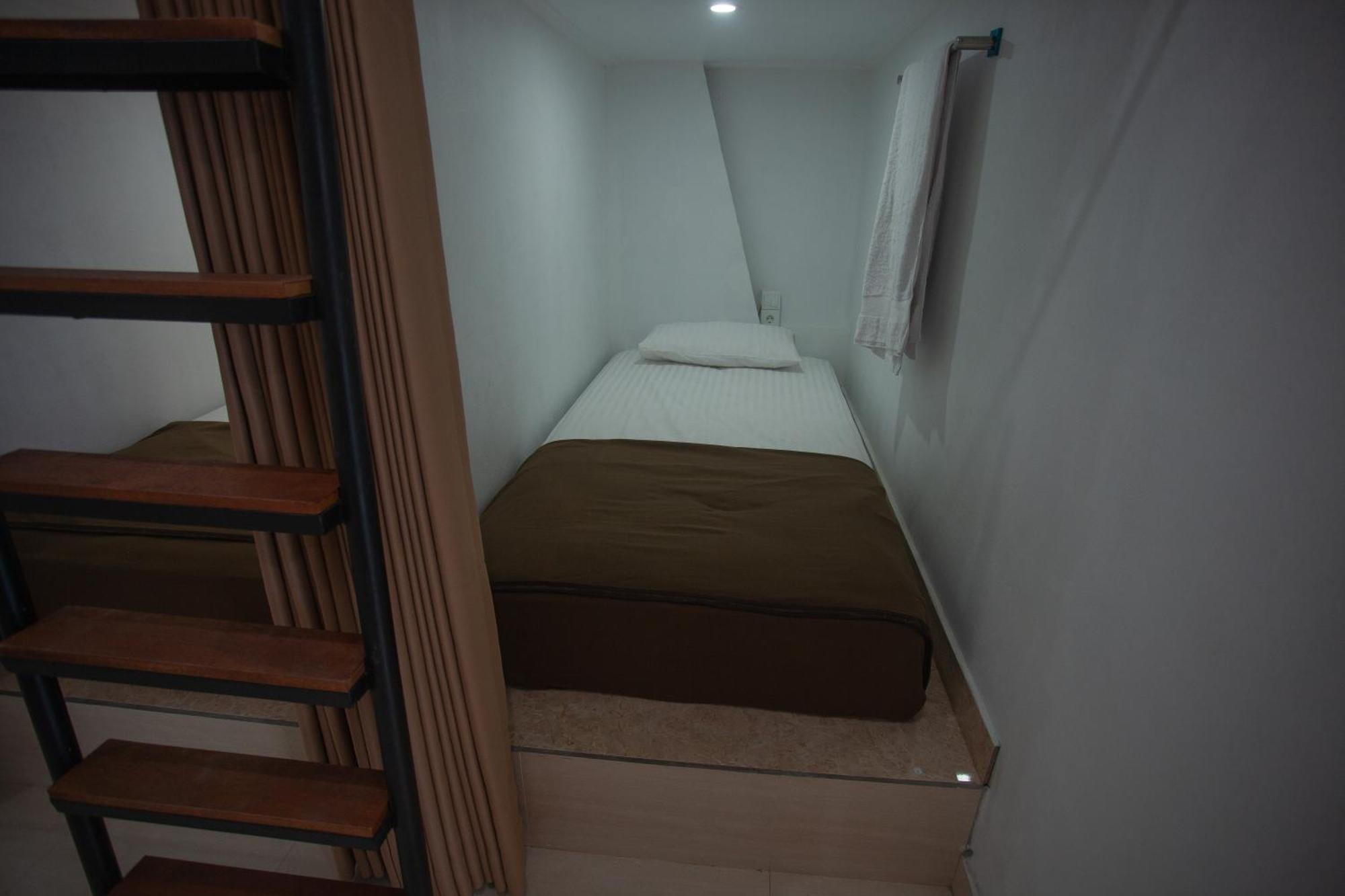 Lucky Hostel Batununggul 외부 사진