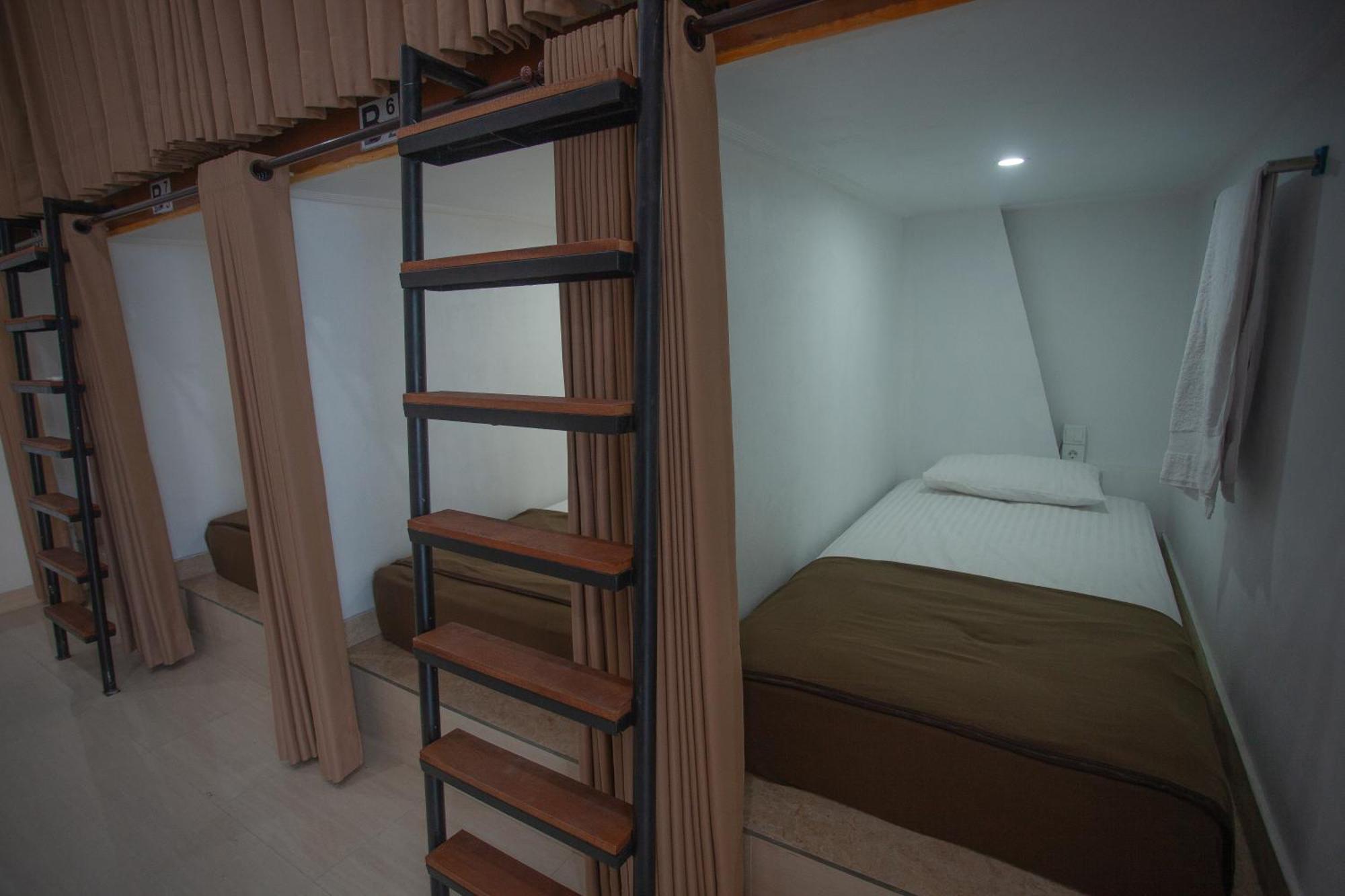 Lucky Hostel Batununggul 외부 사진