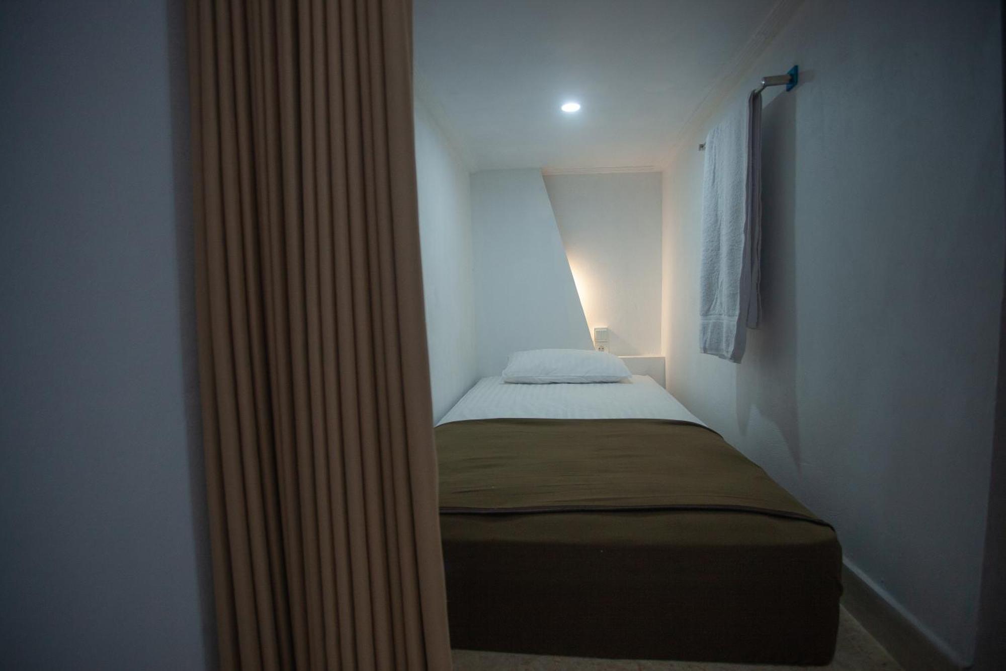 Lucky Hostel Batununggul 외부 사진