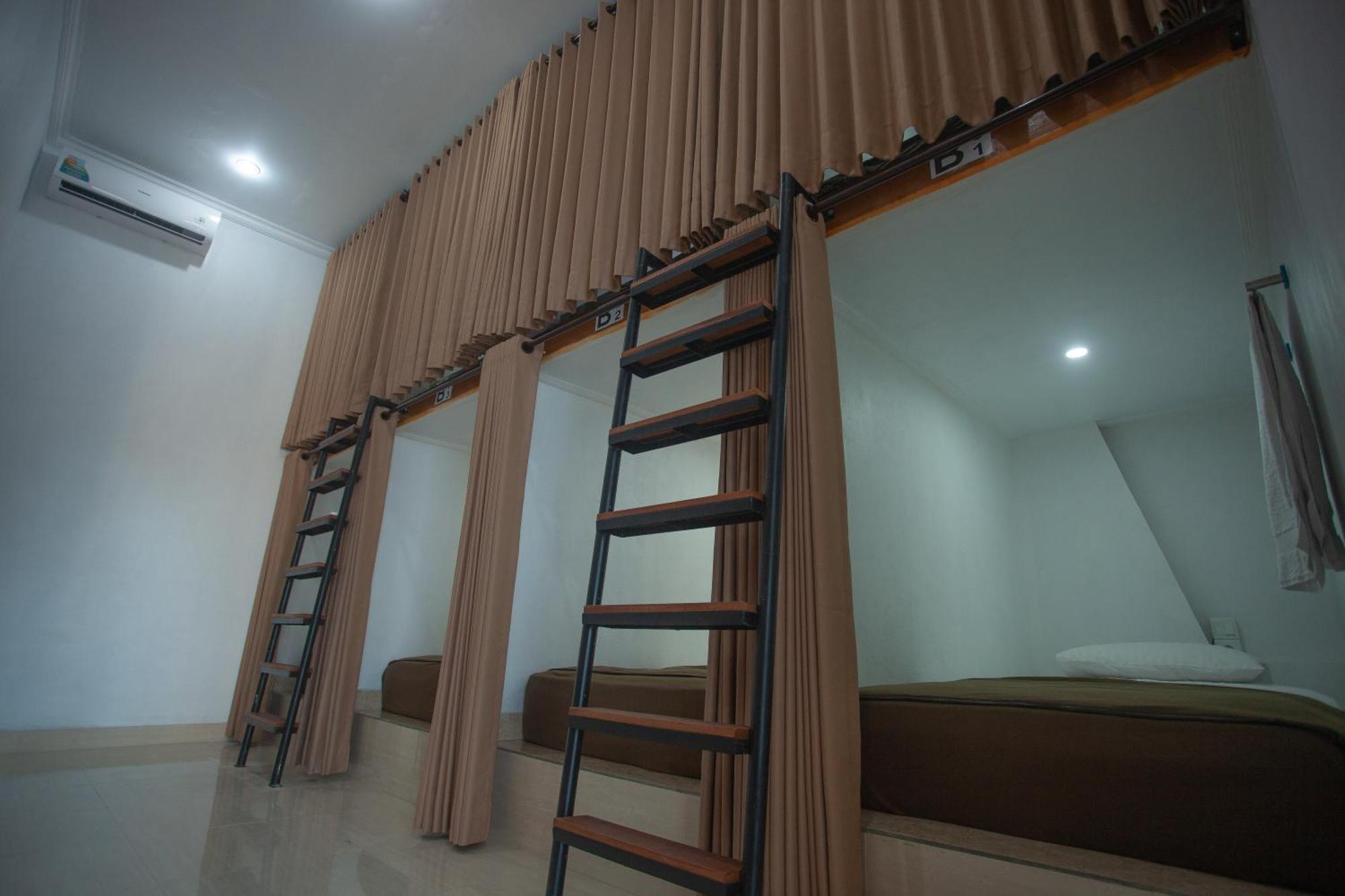 Lucky Hostel Batununggul 외부 사진