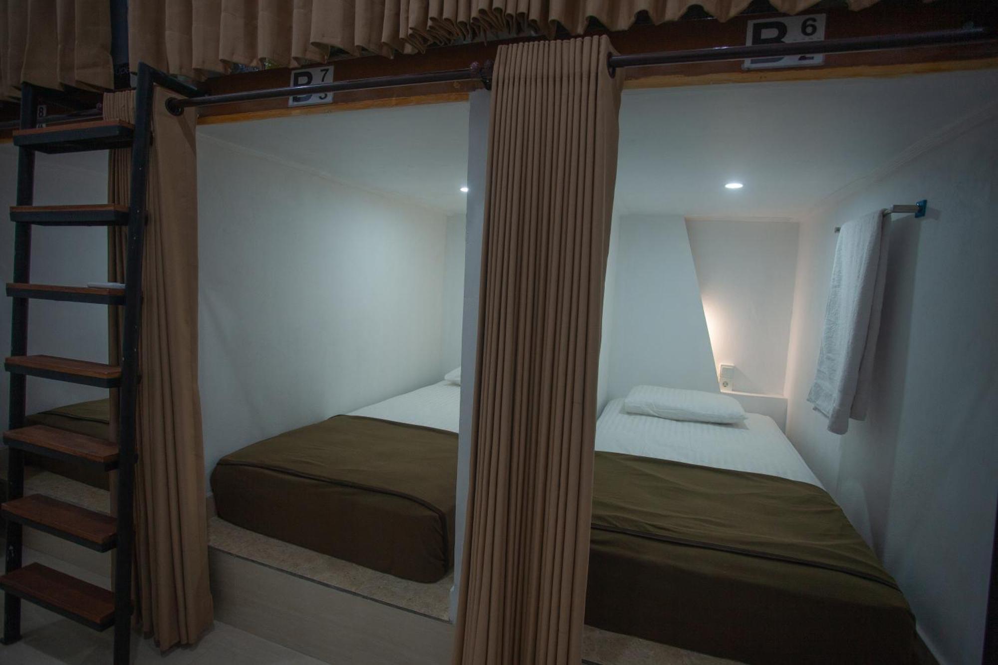 Lucky Hostel Batununggul 외부 사진