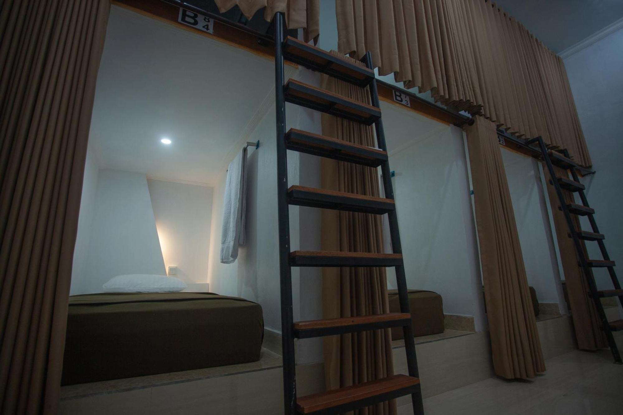 Lucky Hostel Batununggul 외부 사진